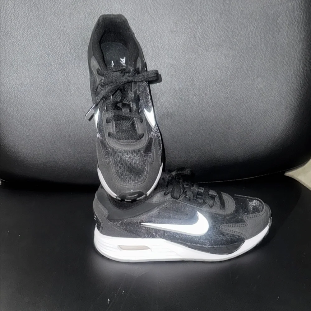 Nike Air Max Black‎ and White Mesh Athletic Shoes.